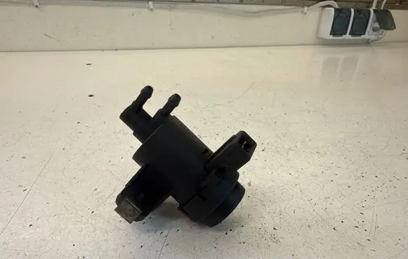 Renault Trafic II (X83) Turbo solenoid valve 7700113071