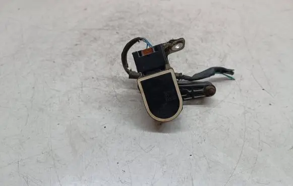 BMW 5 F10 F11 Rear air suspension level height sensor 6861351 37146861351