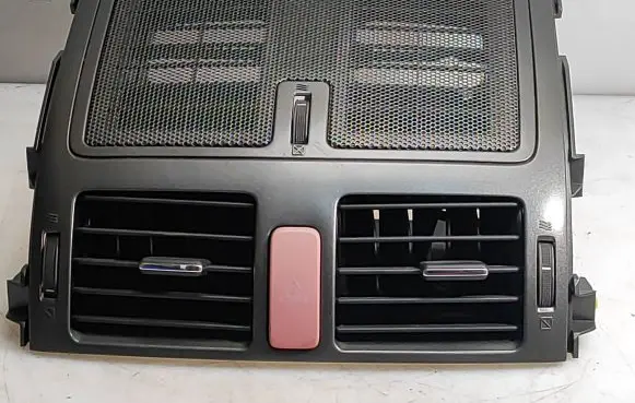 Toyota Auris 150 Dash center air vent grill