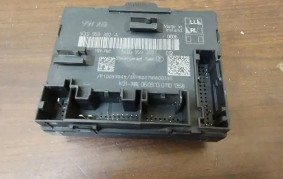 Volkswagen Golf VII Door control unit/module 5Q0959392A 5Q0959392
