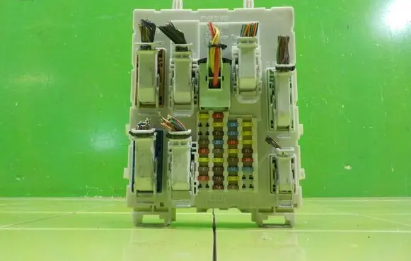Ford Focus Fuse box set F1FT14014DGF BEZPIECZNIKOW