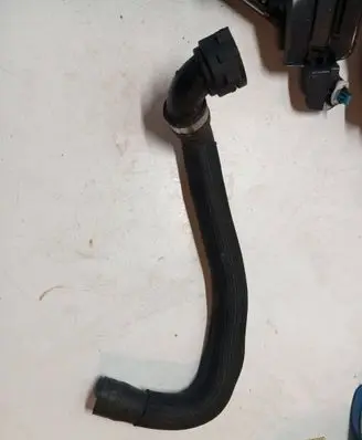 Volvo V60 Engine coolant pipe/hose 31474863