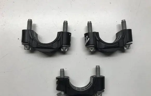 BMW 1 E81 E87 Fuel Injector clamp holder 7801696