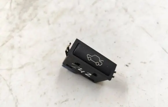 BMW X5 E53 Tailgate opening switch 8365579 03052500 6131