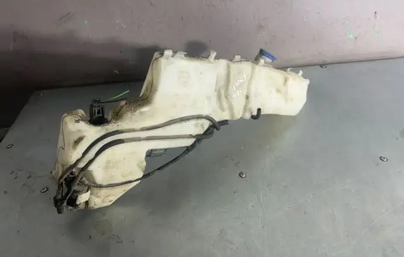 Ford Focus Windshield washer fluid reservoir/tank 4m5113k163