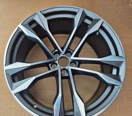 Audi Q8 R22 alloy rim 4M0601025J