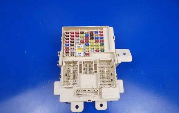 KIA Sportage Fuse module 91950D9590 131671602