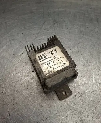 Mercedes-Benz A W168 Coolant fan relay A0255453332 898941000
