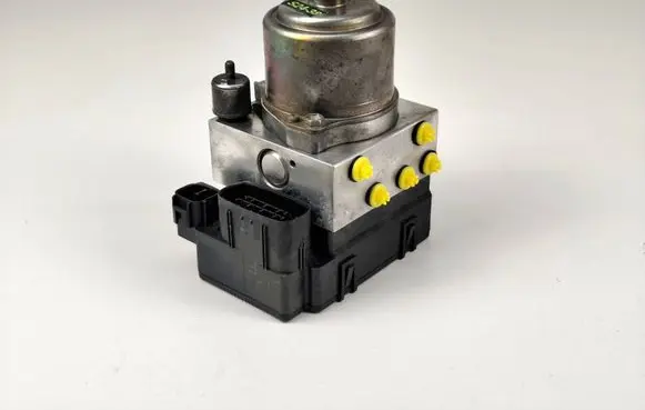 Mitsubishi Pajero Sport I ABS Pump MR955425