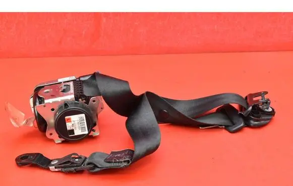 Volvo V40 Front seatbelt 31390453