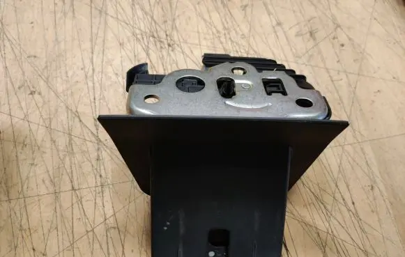 Audi A4 S4 B8 8K Tailgate lock latch 8K9827505A