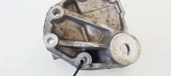 Peugeot 407 Engine mounting bracket 9647646380B