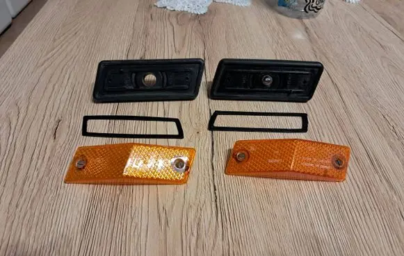 Fiat 125p Front fender indicator light