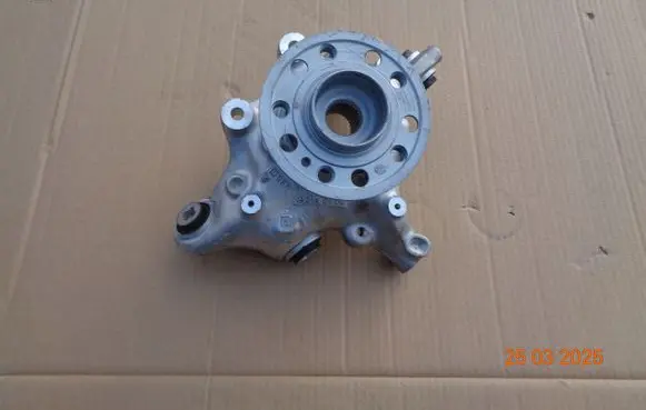 Mercedes-Benz E W214 Rear wheel hub spindle/knuckle 2140100