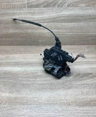 Skoda Octavia Mk1 (1U) Front door lock 3B1837016C