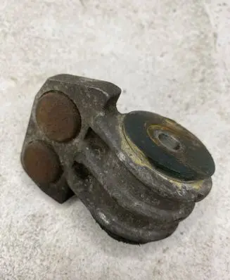 Engine mount bracket