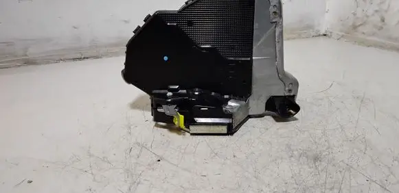 Lexus CT 200H Front door lock