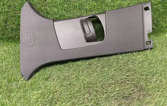 Ford Focus ST (B) pillar trim (bottom) CM51A24582A04AAW CM51A24582