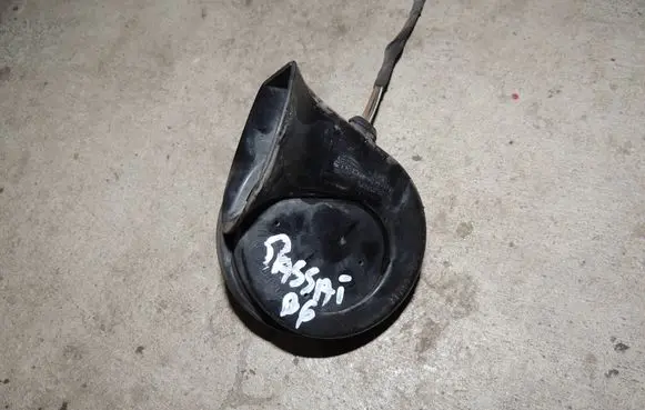 Volkswagen PASSAT B6 Horn signal A28057625