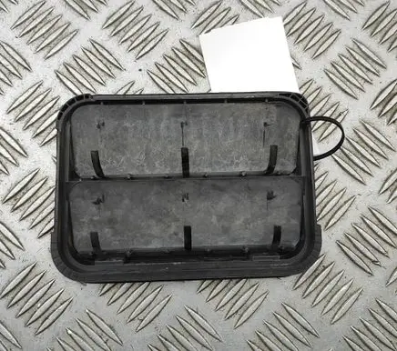 Peugeot 308 Quarter panel pressure vent 9675506980