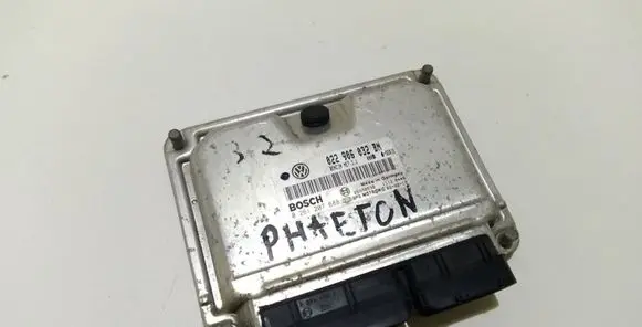 Volkswagen Phaeton Engine control unit/module 022906032BN 0261207688