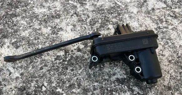 Volkswagen Arteon Turbine electric control actuator 04E145725DF 04E145725