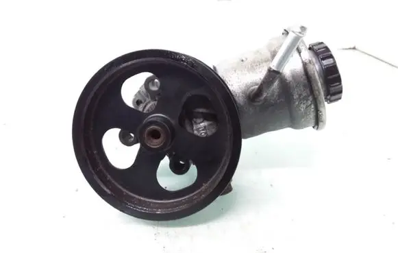 Toyota Avensis T250 Power steering pump