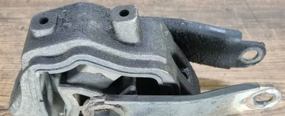 Volvo XC60 Engine mount bracket 30671219 6G926P082AB