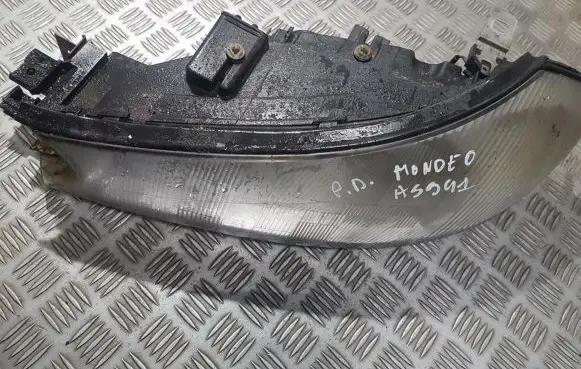 Ford Mondeo MK II Headlight/headlamp 0301098205