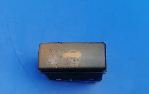 MG ZT - ZT-T Tailgate opening switch YXL100110