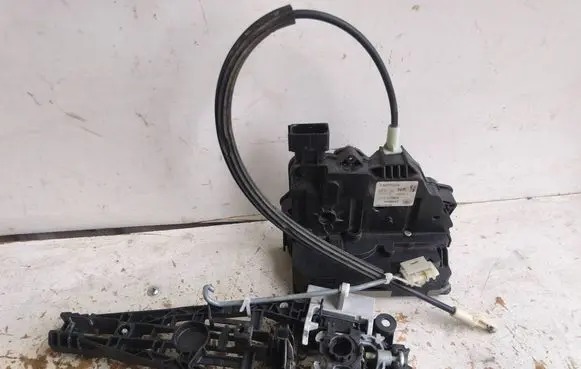 Opel Corsa E Front door lock 13431834 0325407955 A048317