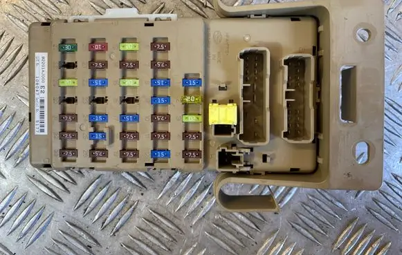 Subaru Legacy Fuse module 82201AJ000 108047
