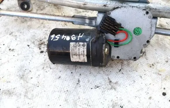 Skoda Octavia Mk1 (1U) Wiper motor 1j1955113a