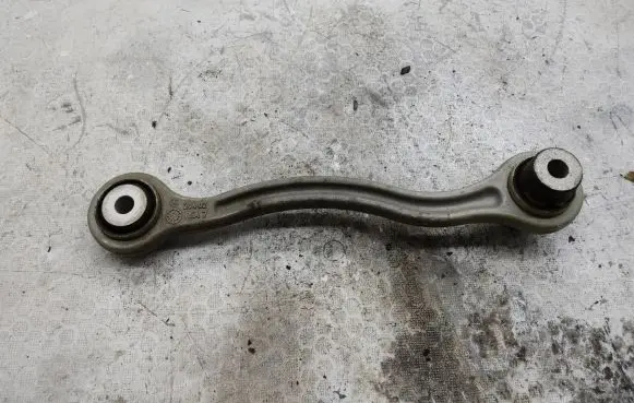 Mercedes-Benz C W205 Rear control arm A20402