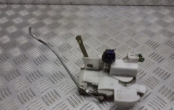 Toyota Avensis T220 Front door lock 