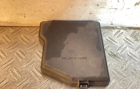 Lexus RX 450H Fuse box cover 8266248300