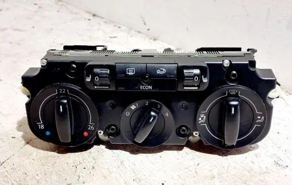 Volkswagen Golf V Climate control unit