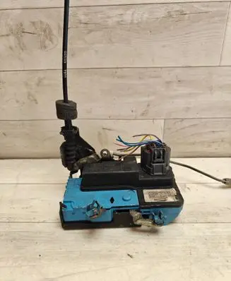 Volvo S80 Front door lock 8650544