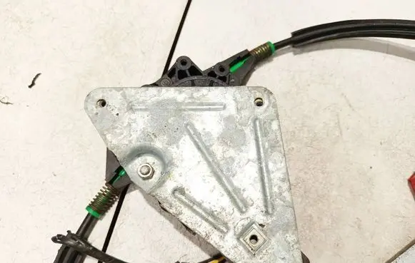 Ford Mondeo MK II Front door window regulator motor 0130821681