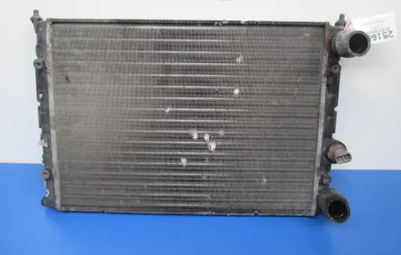 Volkswagen Golf III Coolant radiator