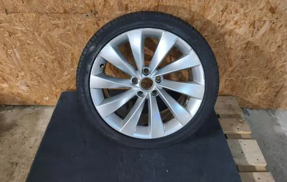 Volkswagen PASSAT CC R18 alloy rim 