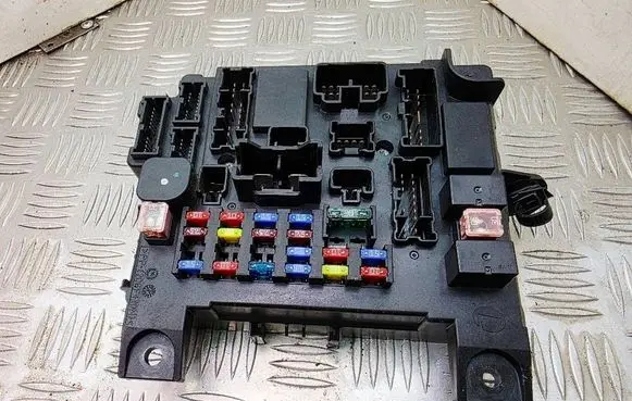 Mitsubishi ASX Fuse module 51945J233 8637A643