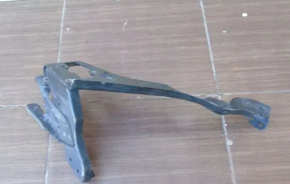 Mercedes-Benz C W204 Headlight/headlamp mounting bracket 204626045