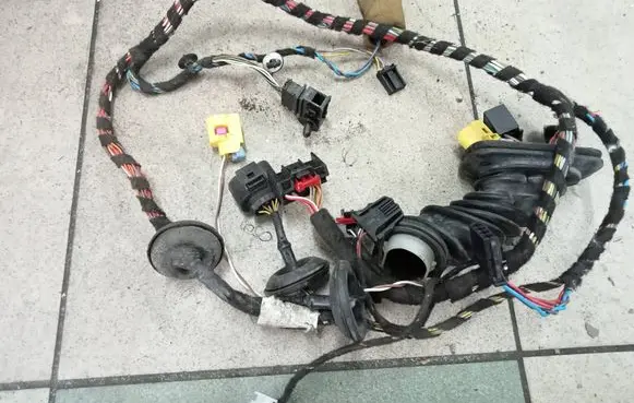 Skoda Octavia Mk2 (1Z) Front door wiring loom 1Z0121BE