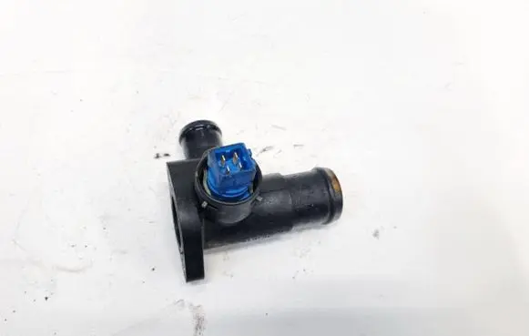 Volkswagen PASSAT B5 Engine coolant pipe/hose 028121132