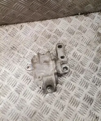 Volkswagen Touran I Engine mount bracket 1k0199262as