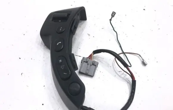Steering wheel buttons/switches