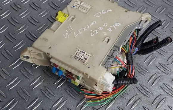 Lexus IS 220D-250-350 Fuse box set 8273053020 9519 5L21420