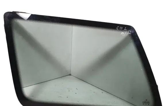 Volkswagen Golf III Rear side window 43R001057 DOT27M23100AS2