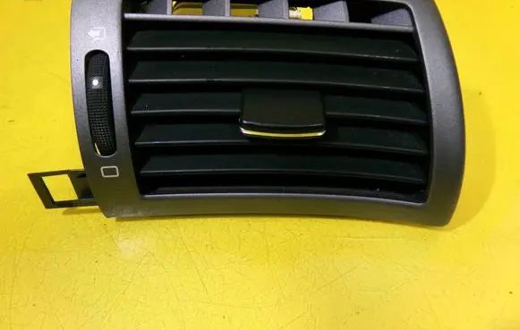 Peugeot 407 Dashboard side air vent grill/cover trim 9644589377